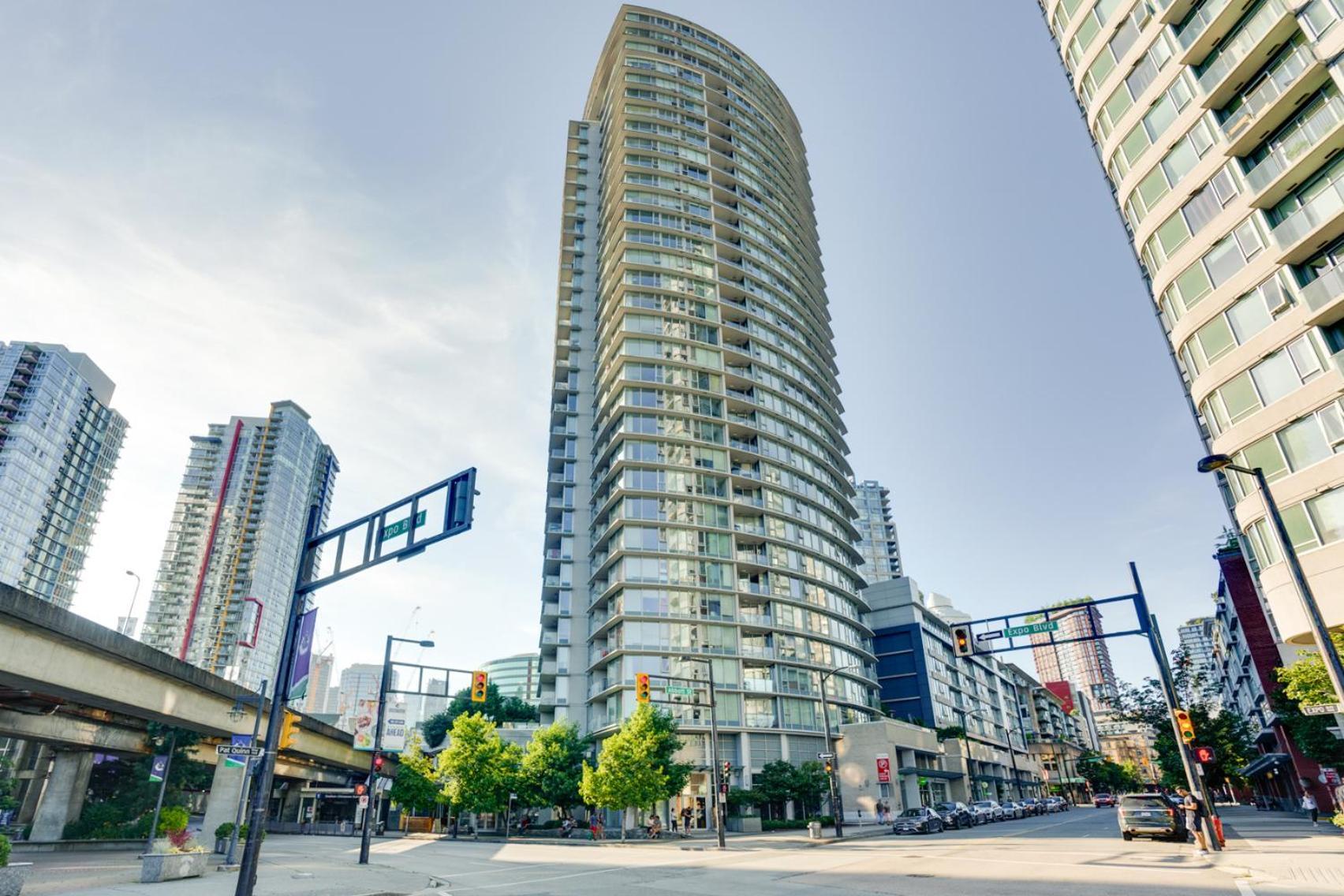 Heart Of Downtown 1 Bd Entire Condo - Pool, Gym, Parking, Office, Ac Ванкувер Экстерьер фото